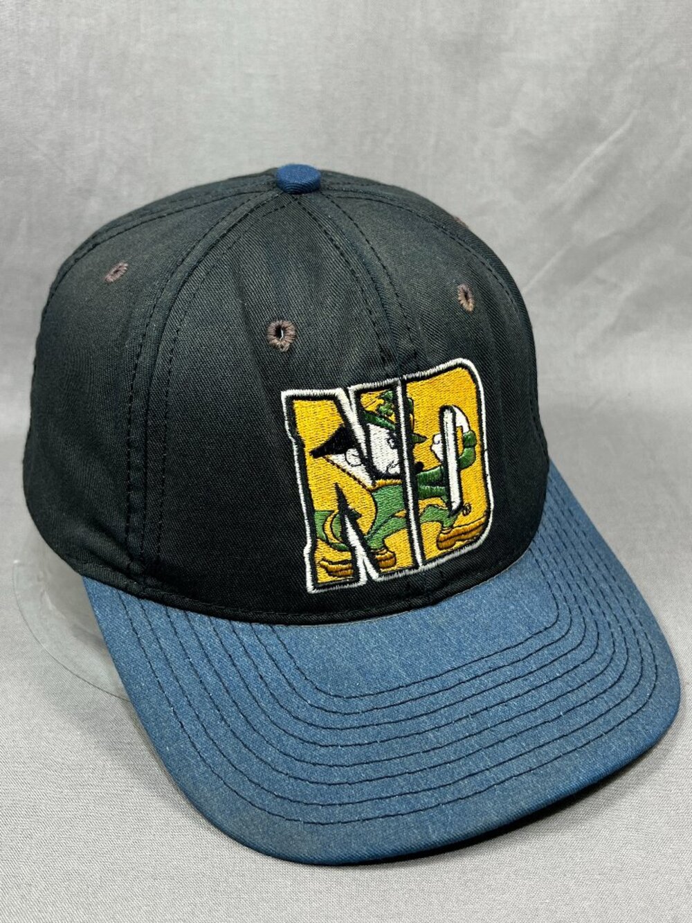 Vtg Notre Dame ND Paramount Snapback Hat Black Fighting Irish Shamrock Mens 90s